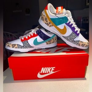 BRAND NEW - Women’s ‘Safari Mix’ Dunk Lows Size 5.5 (4 in boys)